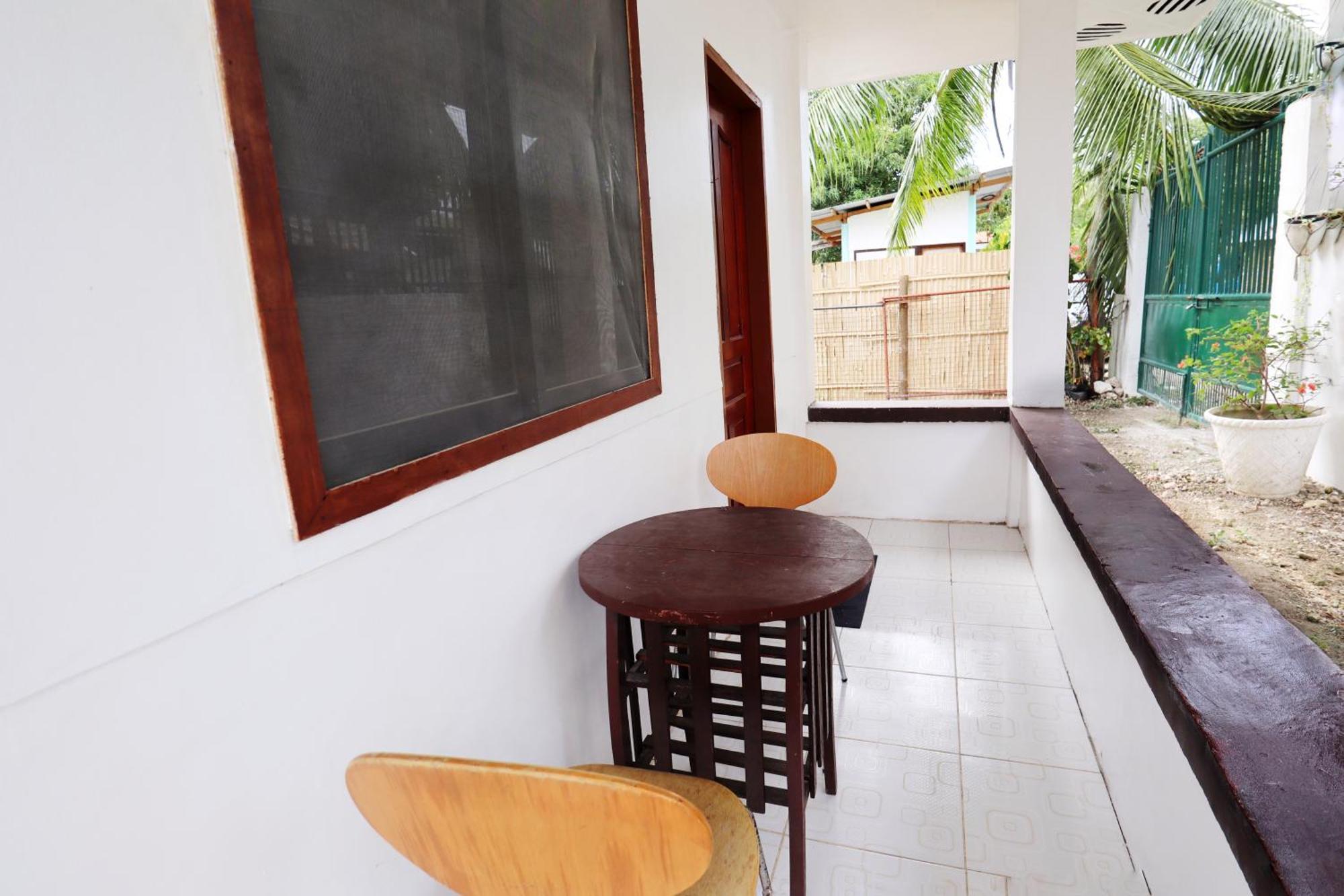Ocean Breeze Hostel By Daily Sweet Moalboal Exterior foto